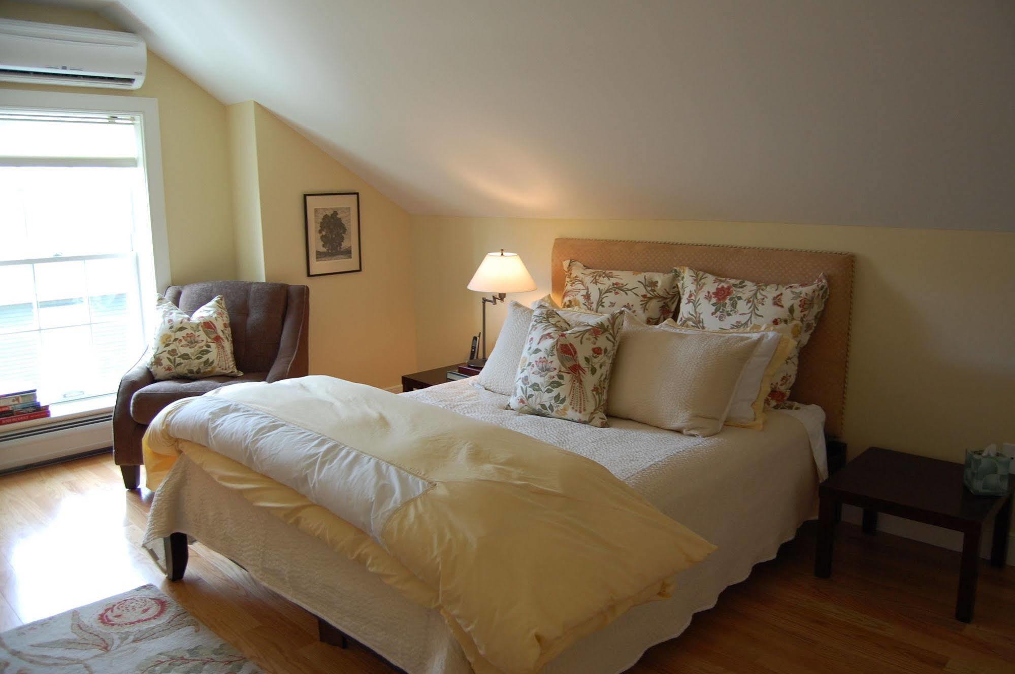 Butler House Bed & Breakfast Stowe Exterior photo